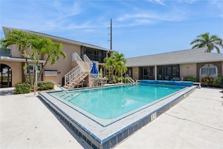 527 Cape Coral Pkwy W Unit 4, Cape Coral, FL 33914