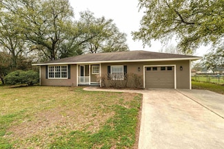 895 Morning Glory Dr, Bridge City, TX 77611
