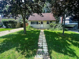 189 Trouville Rd, Copiague, NY 11726