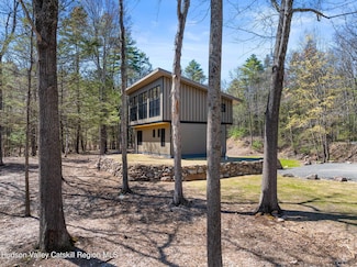 178 Chestnut Hill Rd, Woodstock, NY 12498