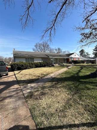 7 Biritz Dr, Saint Louis, MO 63137