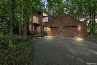 1704 Opaline Dr, Lansing, MI 48917