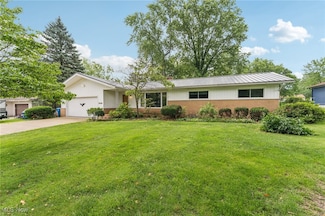 712 Leeman Dr, Akron, OH 44319