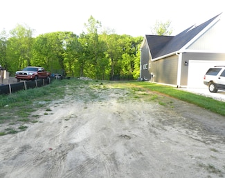 600 Swan River Dr, Benton Harbor, MI 49022