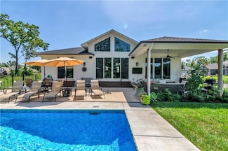 21 Bison Falls Cir, Lake Winnebago, MO 64034