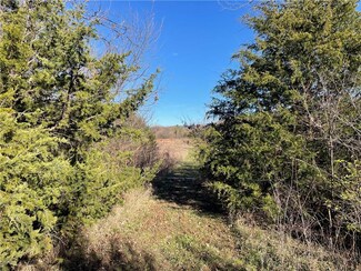 Land E 1450, Lawrence, KS 66046