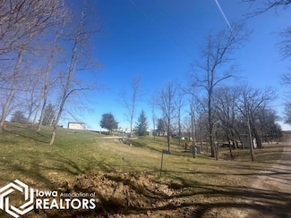 5137-5138 Aurora Dr, Brooklyn, IA 52211