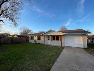 305 E Washington Ave, Oktaha, OK 74450