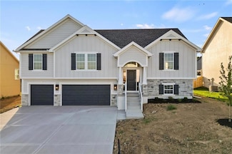 984 Poplar Ln, Liberty, MO 64068
