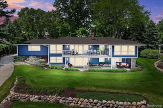 1267 N Lakeview Ln, Highland, MI 48357