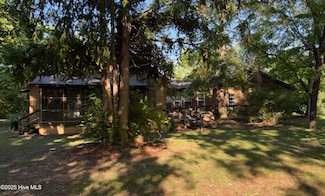 2317 River Rd, Magnolia, NC 28453