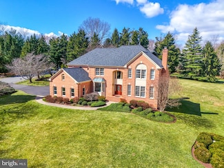 10800 Tradewind Dr, Oakton, VA 22124