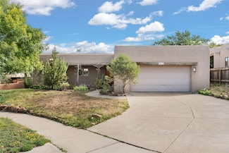3205 Rinconada Cir, Santa Fe, NM 87507