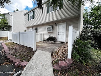 111 E 1st St Unit 32, Jacksonville, FL 32206