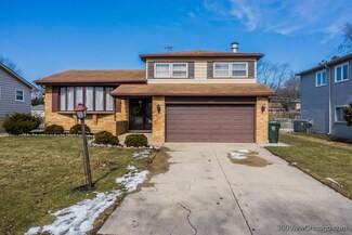 1912 E Pawnee Ln, Mount Prospect, IL 60056