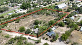 303 Webb Ave, Devine, TX 78016