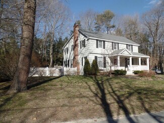 13 Knight St, Falmouth, ME 04105