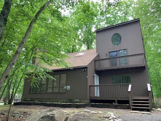 3175 Greenbriar Dr, East Stroudsburg, PA 18301