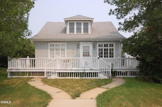 313 2nd St, Fairview, MT 59221