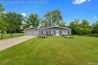 2062 Vermont Dr, Troy, MI 48083