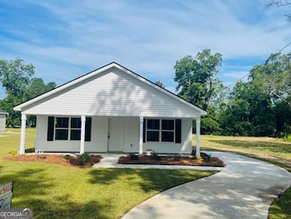 302 N Church St, Glennville, GA 30427