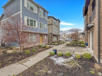 18 S Rio Grand Ave, Farmington, UT 84025