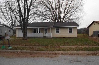 407 E 12th St, Brookston, IN 47923