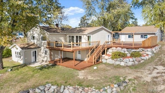 551 Joslyn Rd, Lake Orion, MI 48362