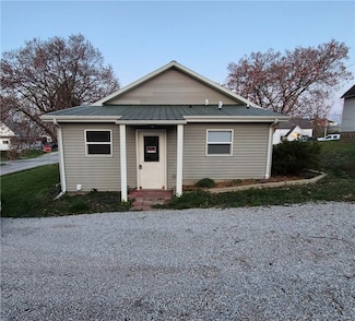 207 N Jackson St, Newton, IL 62448