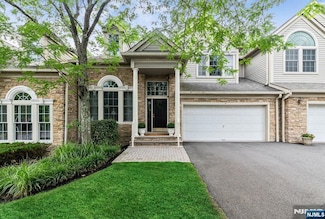 4 Alpine Dr, North Haledon, NJ 07508