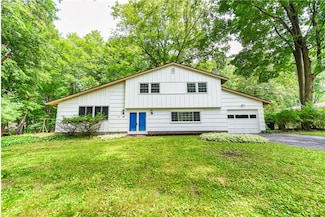 46 Crystal Springs Ln, Fairport, NY 14450