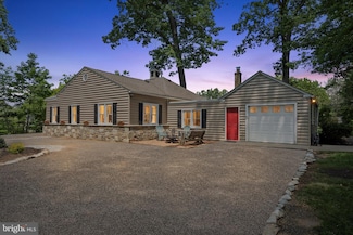 2465 Edgecomb Ave, Glenside, PA 19038