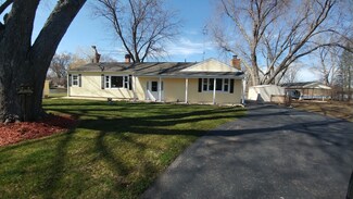 114 Nippersink Dr, McHenry, IL 60050