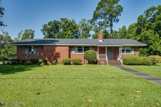 315 S Wright St, Burgaw, NC 28425