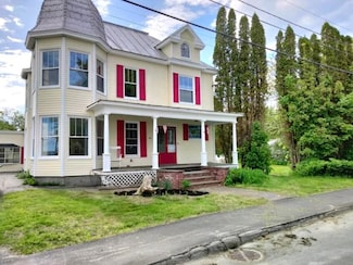 44 Maple St, Madison, ME 04950