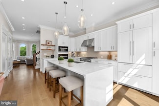 1117 E Abingdon Dr, Alexandria, VA 22314