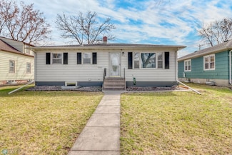 1537 12th St N, Fargo, ND 58102