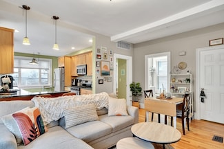 24 Pinckney St Unit 2, Somerville, MA 02145