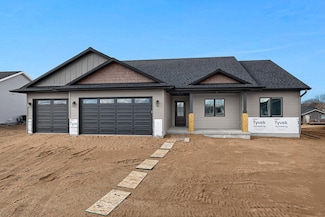 820 Crockett Dr, Holmen, WI 54636
