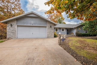 2 Newburgh Dr, Bella Vista, AR 72715