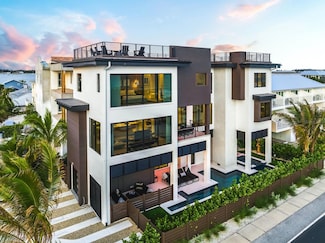 101 7th St S, Bradenton Beach, FL 34217