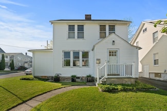 15 Overland Ave, Bridgeport, CT 06606