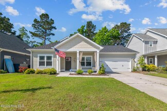 46 E Cloverfield Ln, Hampstead, NC 28443