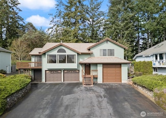 290 E Rainier Ct, Allyn, WA 98524