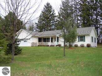 8766 NW Bayshore Dr, Northport, MI 49670