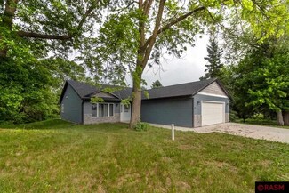 300 300 Ne 3rd St, Elysian, MN 56028