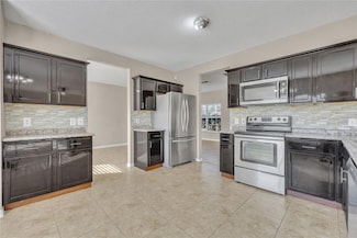 1015 Eiffel Ln, Kissimmee, FL 34759