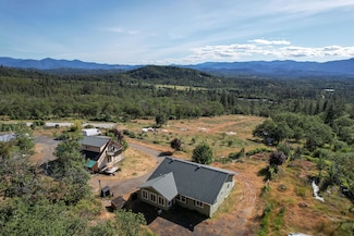 1150 N Schoolhouse Creek Rd, Grants Pass, OR 97526