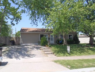1227 Larch Ln, Fort Wayne, IN 46825