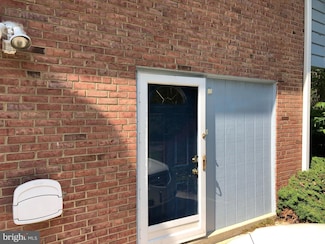 9700 Kenmore Dr Unit 2, Kensington, MD 20895